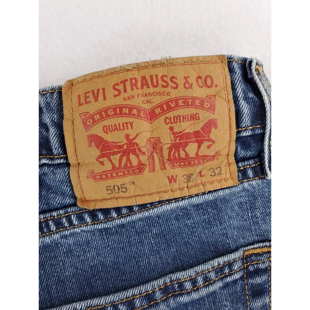 Levis 505 Jeans Mens 38x32 Blue Denim Straight Fit Medium Wash 505-1936 Classic